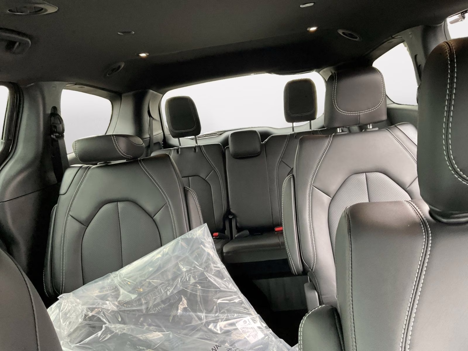 2026 Diamond Black Crystal Pearlcoat Chrysler Pacifica Select AWD Van