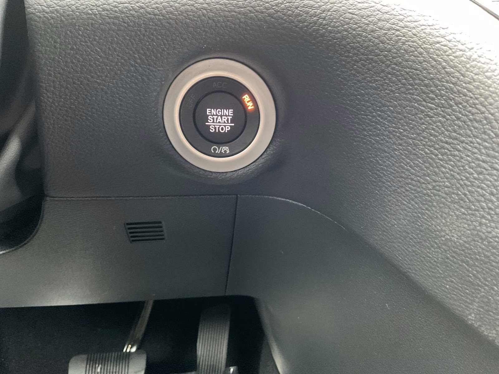 2026 Diamond Black Crystal Pearlcoat Chrysler Pacifica Select AWD Van