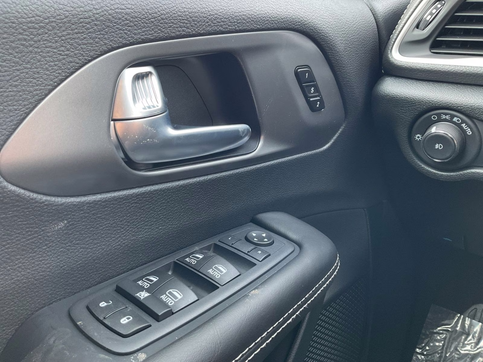 2026 Bright White Clearcoat Chrysler Pacifica Select AWD Van