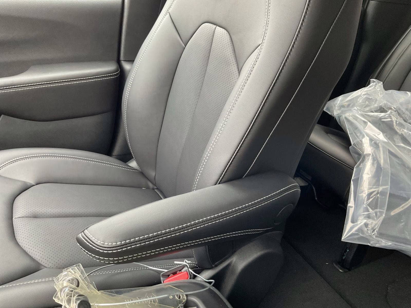 2026 Diamond Black Crystal Pearlcoat Chrysler Pacifica Select AWD Van