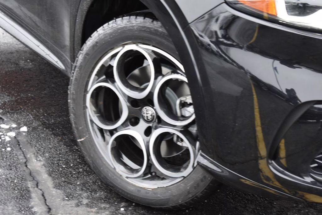 2025 Alfa Black Alfa Romeo Tonale Base AWD SUV