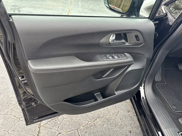 2026 Diamond Black Crystal Pearlcoat Chrysler Pacifica Select FWD Van