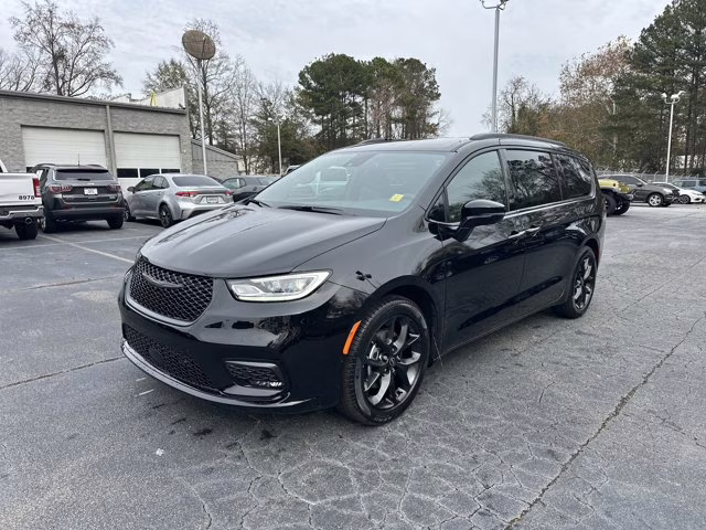 2026 Diamond Black Crystal Pearlcoat Chrysler Pacifica Select FWD Van