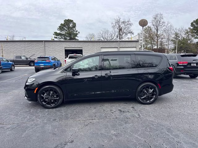 2026 Diamond Black Crystal Pearlcoat Chrysler Pacifica Select FWD Van
