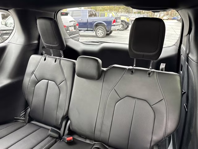 2026 Diamond Black Crystal Pearlcoat Chrysler Pacifica Select FWD Van