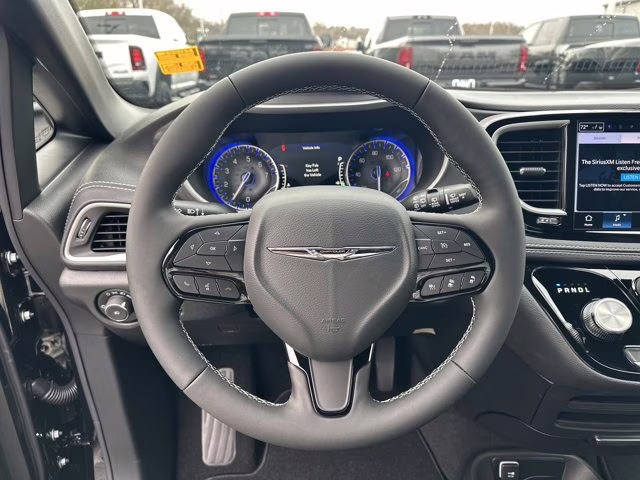 2026 Diamond Black Crystal Pearlcoat Chrysler Pacifica Select FWD Van