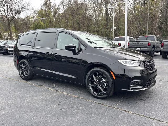 2026 Diamond Black Crystal Pearlcoat Chrysler Pacifica Select FWD Van