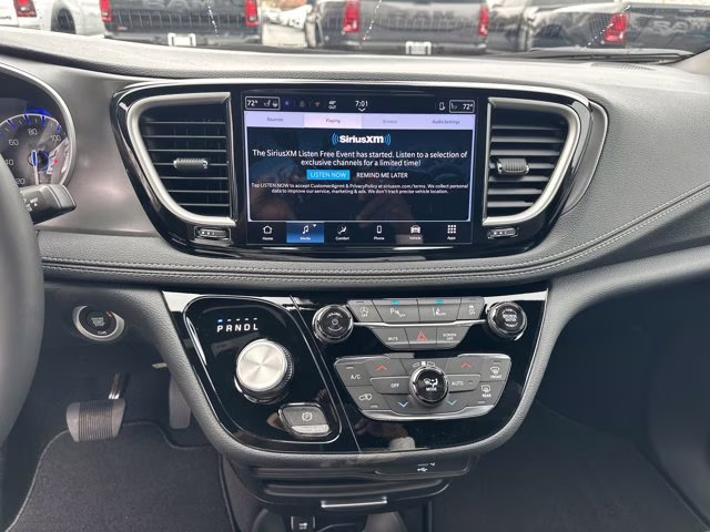 2026 Diamond Black Crystal Pearlcoat Chrysler Pacifica Select FWD Van