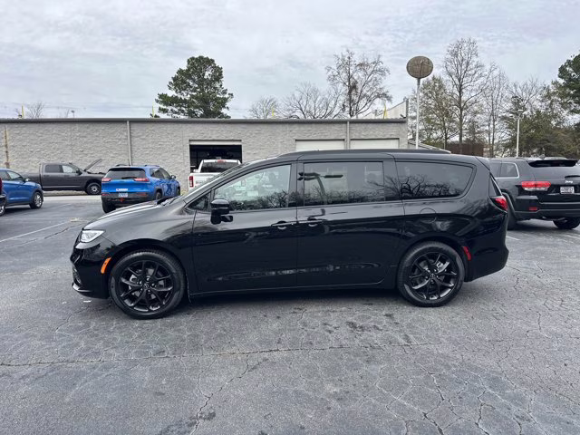 2026 Diamond Black Crystal Pearlcoat Chrysler Pacifica Select FWD Van