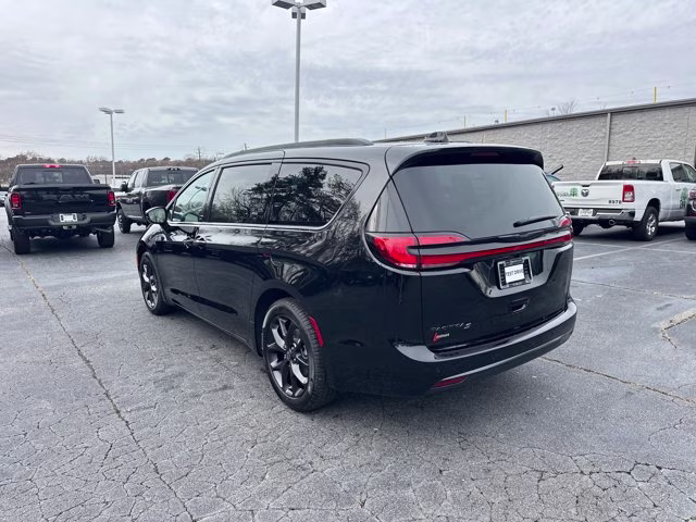 2026 Diamond Black Crystal Pearlcoat Chrysler Pacifica Select FWD Van