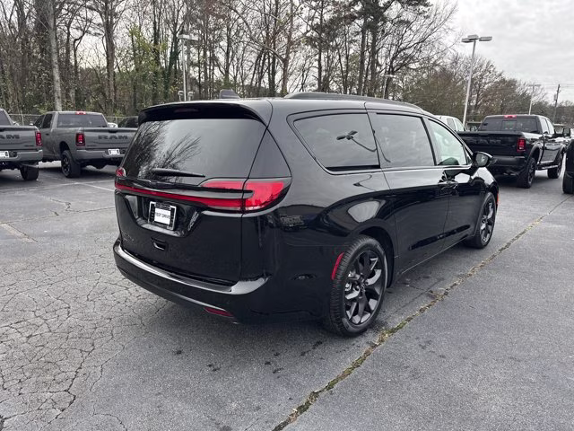 2026 Diamond Black Crystal Pearlcoat Chrysler Pacifica Select FWD Van