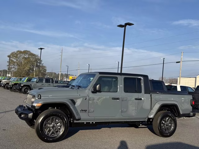 2026 Anvil Clearcoat Jeep Gladiator Sport S 4X4 Truck