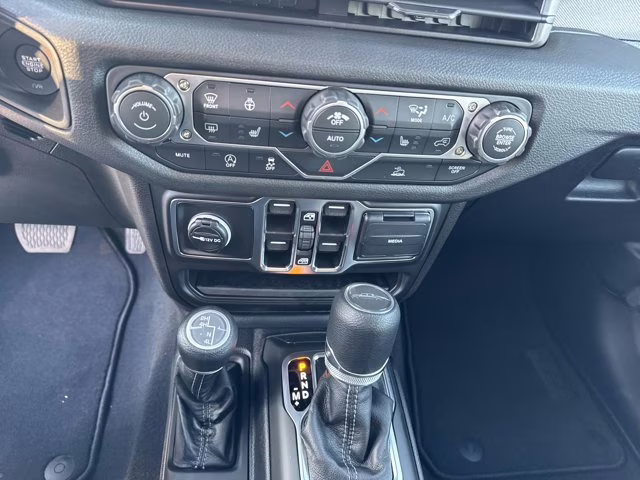 2026 Anvil Clearcoat Jeep Gladiator Sport S 4X4 Truck