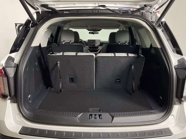 2026 White Metallic Ford Explorer Active RWD SUV