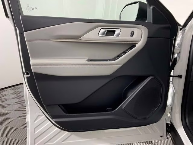 2026 White Metallic Ford Explorer Active RWD SUV