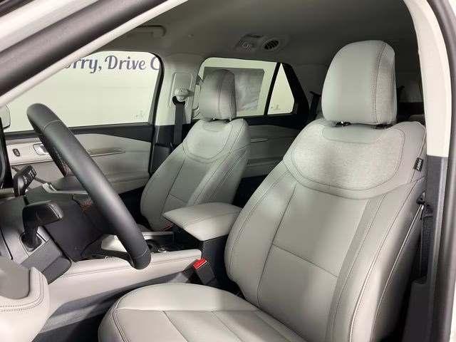 2026 White Metallic Ford Explorer Active RWD SUV