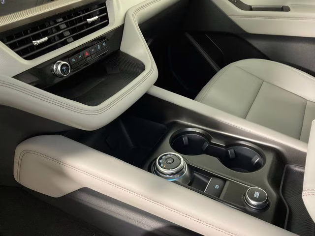 2026 White Metallic Ford Explorer Active RWD SUV