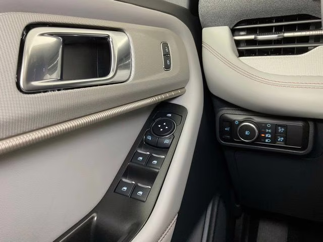 2026 White Metallic Ford Explorer Active RWD SUV