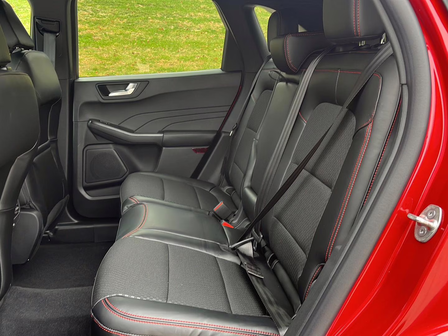 2026 Rapid Red Metallic Tinted Clearcoat Ford Escape Hybrid ST-Line Select AWD SUV