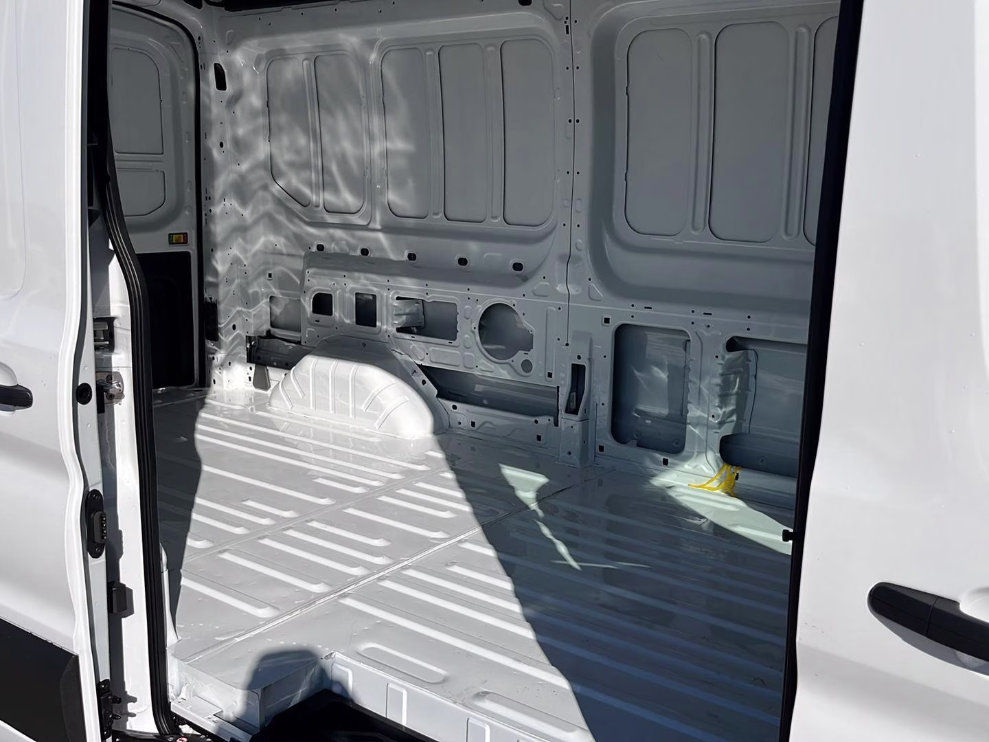 2026 Oxford White Ford Transit Cargo Van MED. ROOF, RWD RWD Van