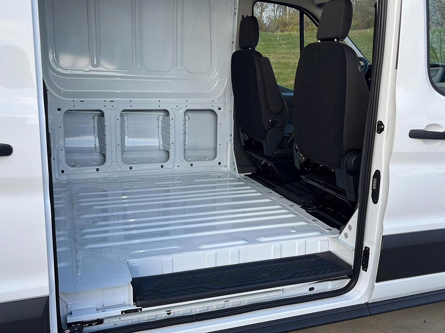 2026 Oxford White Ford Transit Cargo Van MED. ROOF, RWD RWD Van