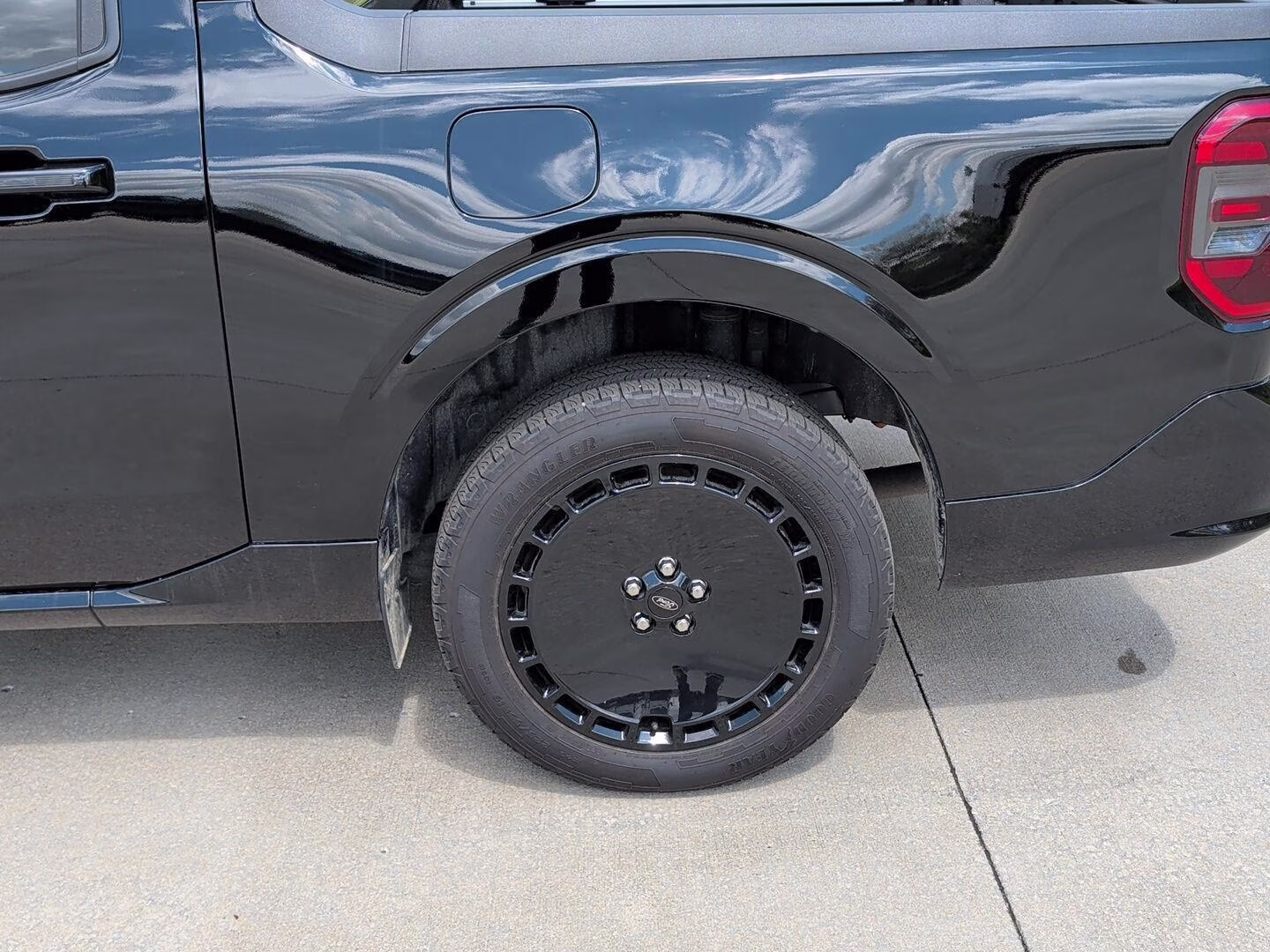 2025 Shadow Black Ford Maverick Lobo AWD Truck