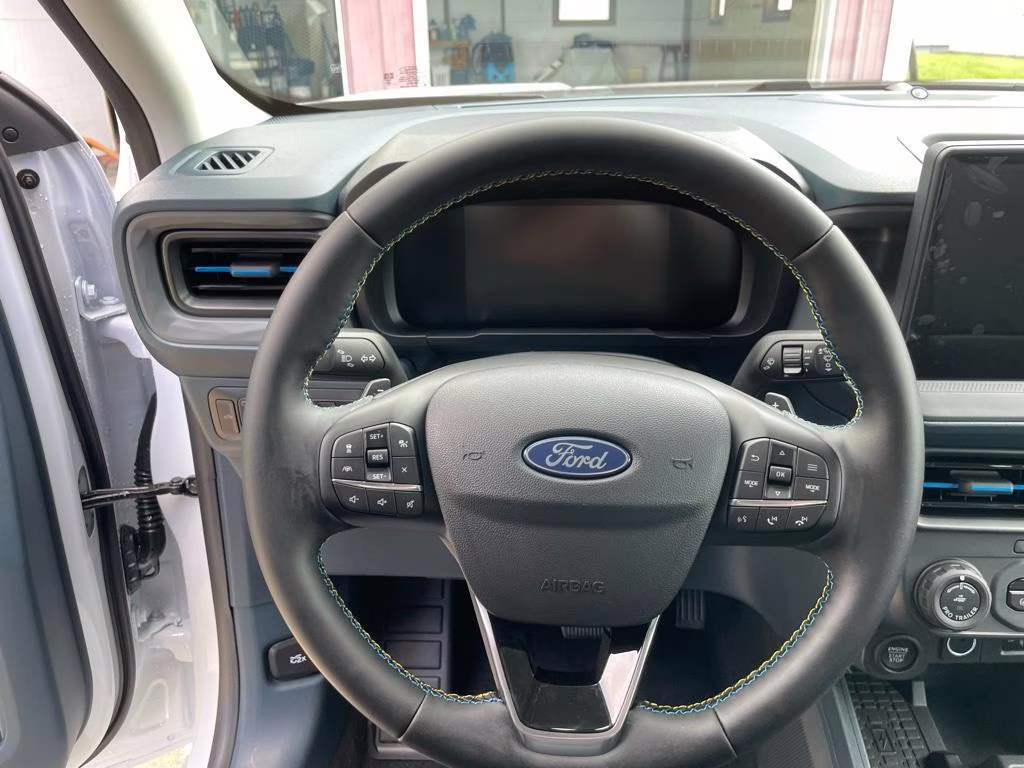 2025 Oxford White Ford Maverick Lobo AWD Truck