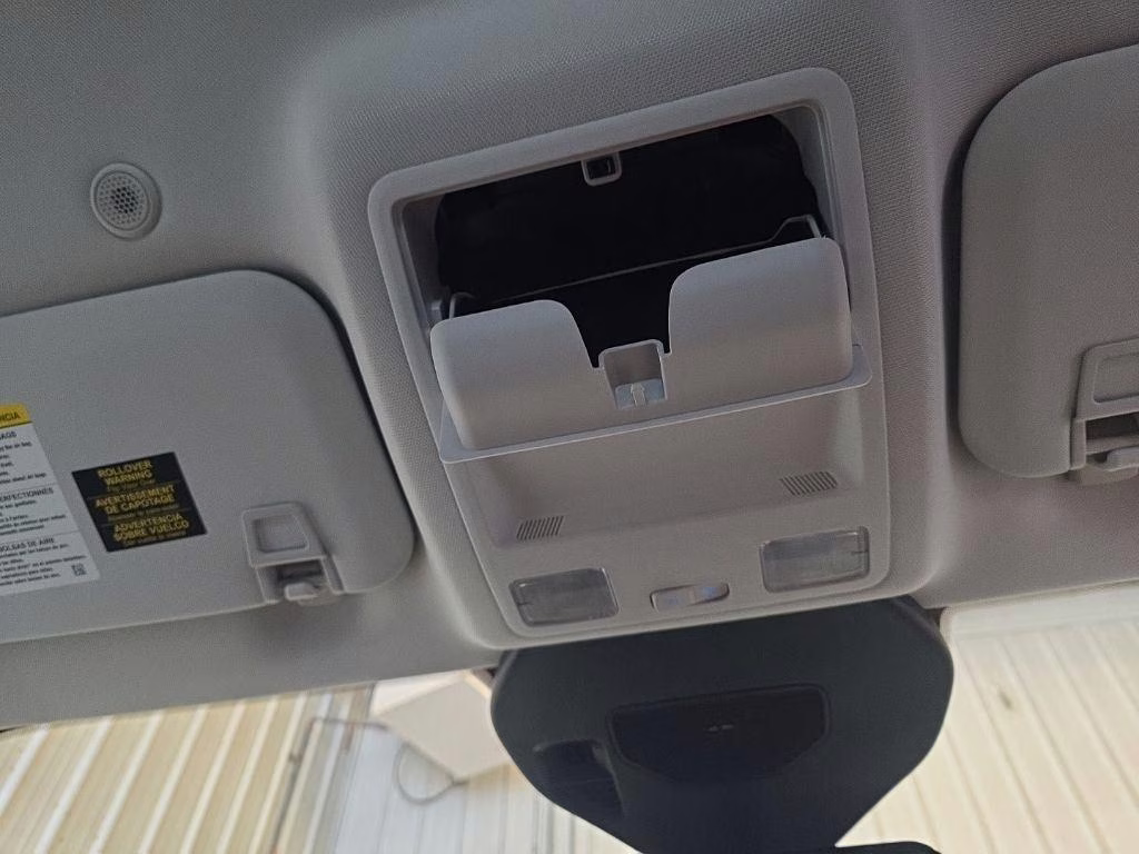 2024 Star White Metallic Tri-Coat Ford Escape FWD FWD Crossover