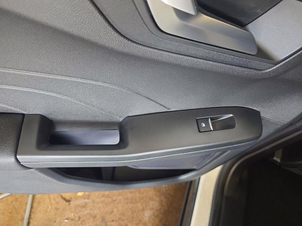 2024 Star White Metallic Tri-Coat Ford Escape FWD FWD Crossover