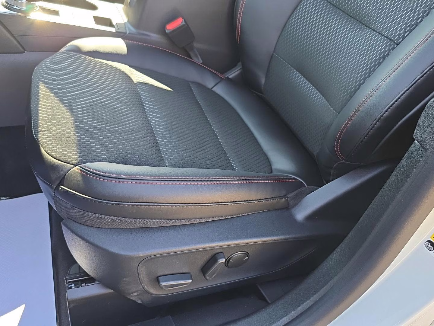 2026 Star White Metallic Tri-Coat Ford Escape ST-Line AWD SUV