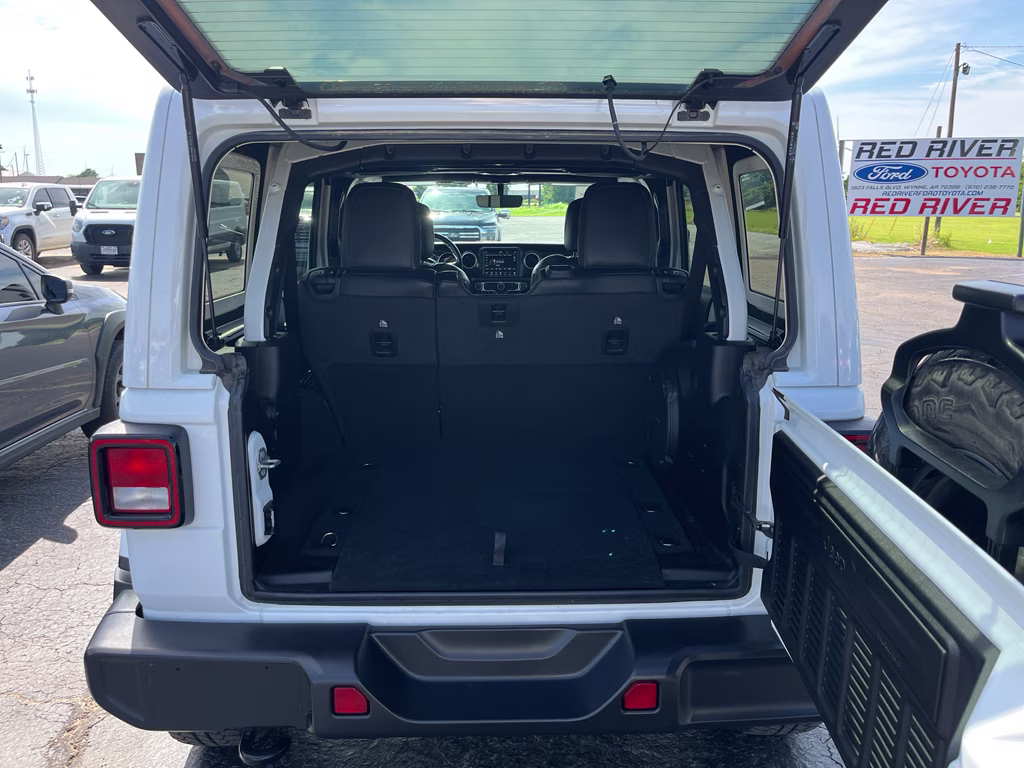 2021 Bright White Clearcoat Jeep Wrangler Unlimited Sahara Altitude 4X4 SUV