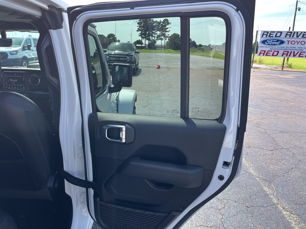2021 Bright White Clearcoat Jeep Wrangler Unlimited Sahara Altitude 4X4 SUV