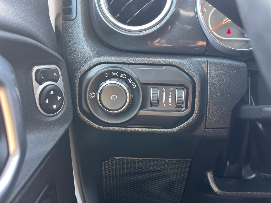 2021 Bright White Clearcoat Jeep Wrangler Unlimited Sahara Altitude 4X4 SUV