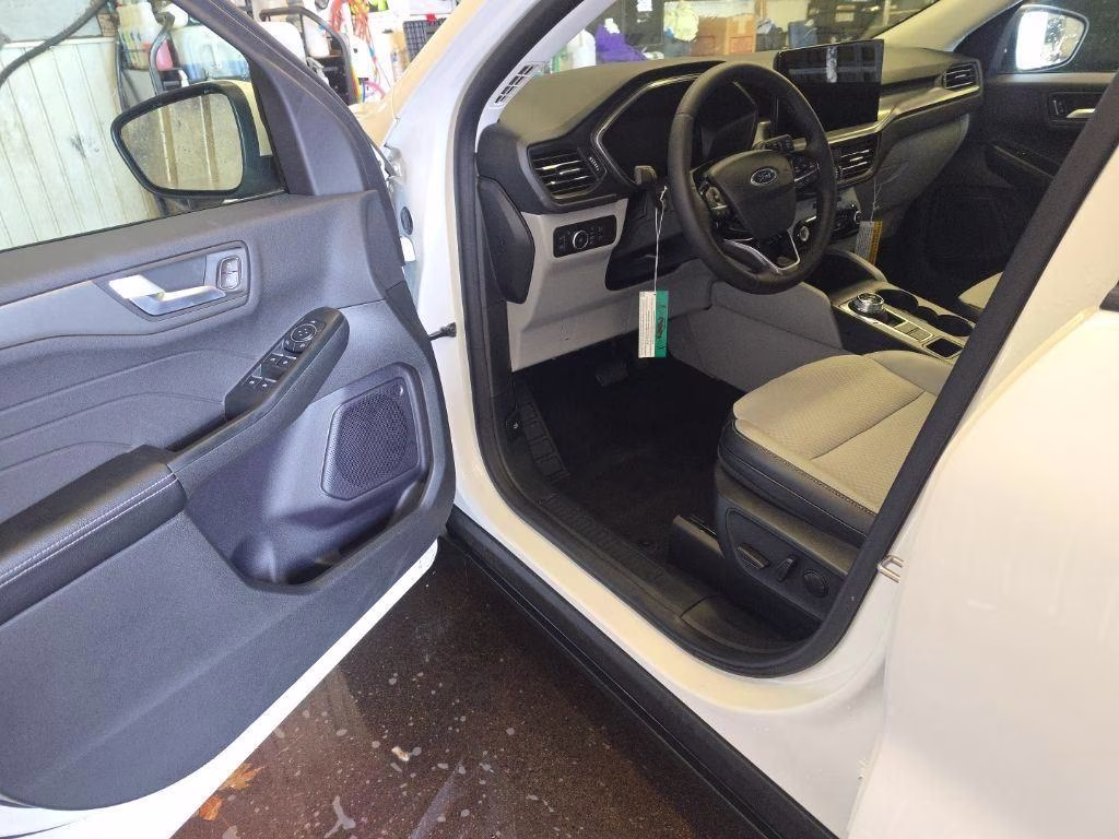 2024 Star White Metallic Tri-Coat Ford Escape FWD FWD Crossover