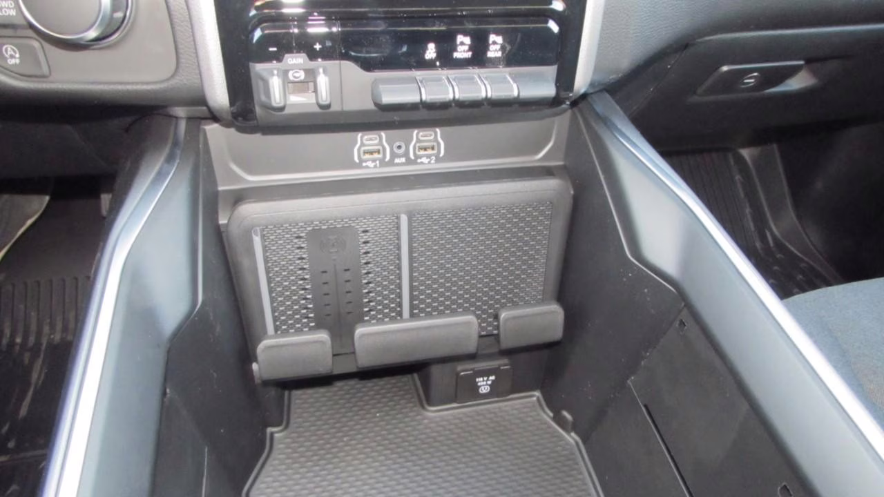 2026 Diamond Black Crystal Pearlcoat Ram 1500 Big Horn/Lone Star 4X4 Truck