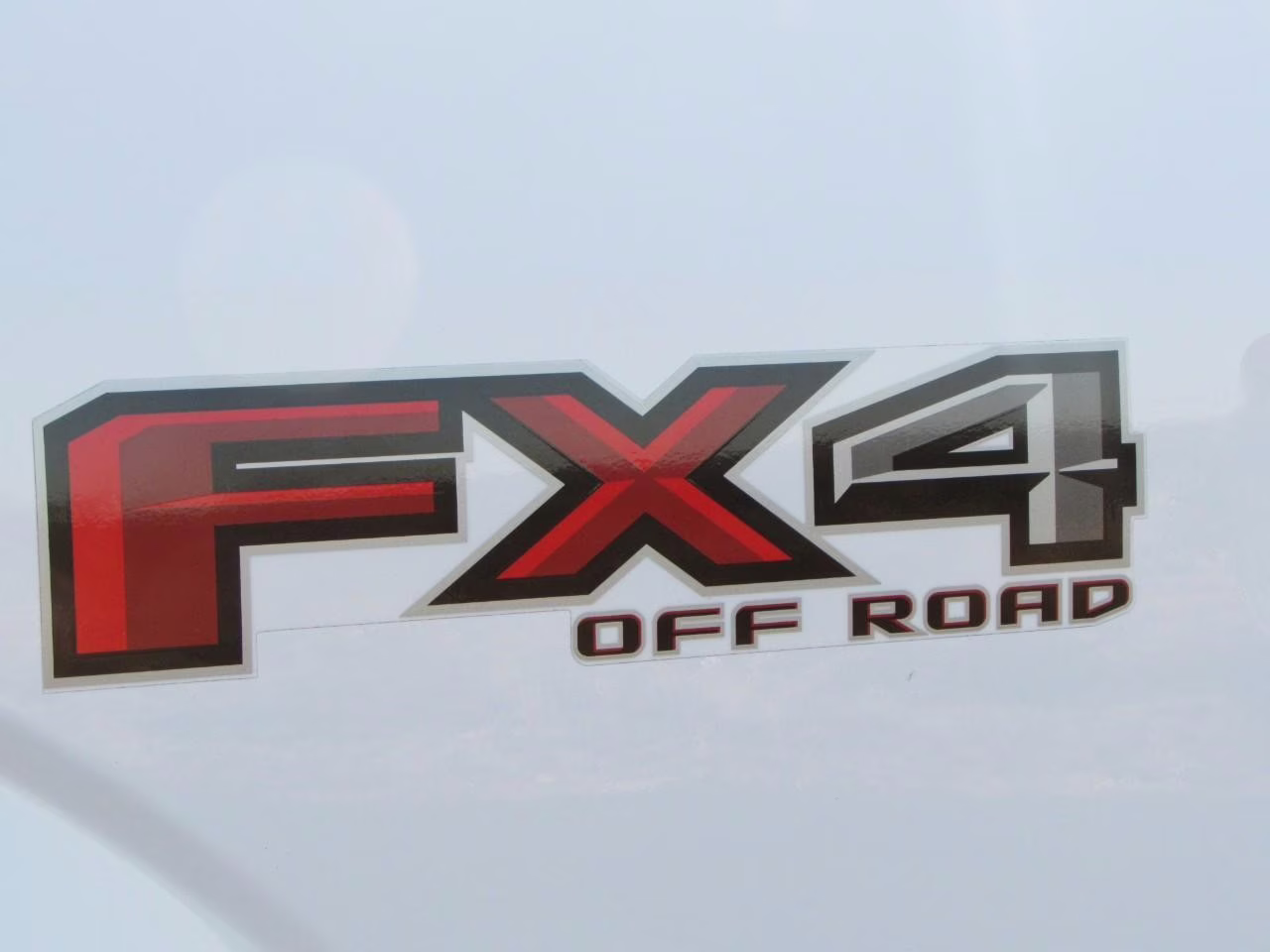 2016 White Platinum Metallic Tri-Coat Ford F-150 XLT 4X4 Truck