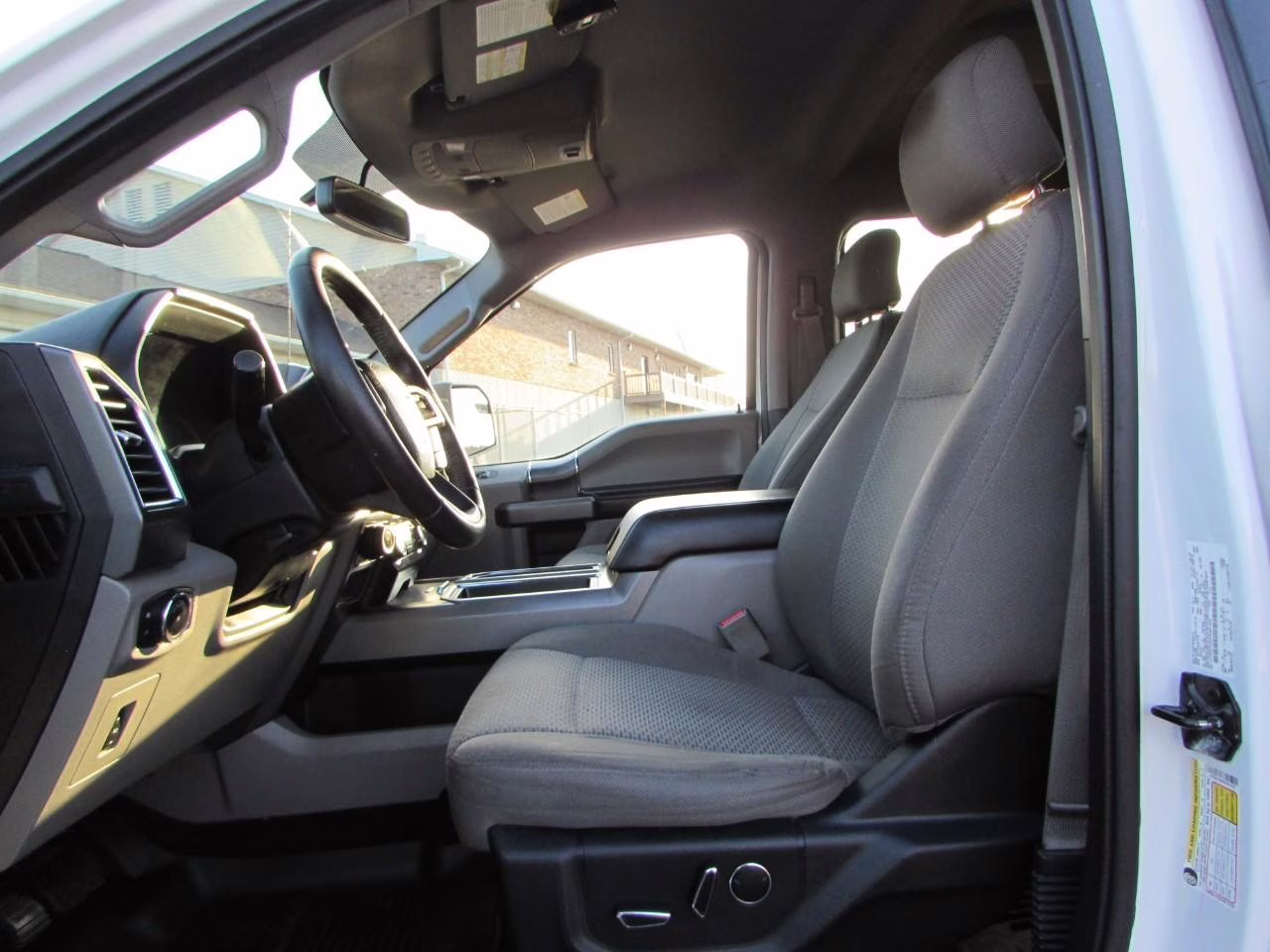 2016 White Platinum Metallic Tri-Coat Ford F-150 XLT 4X4 Truck