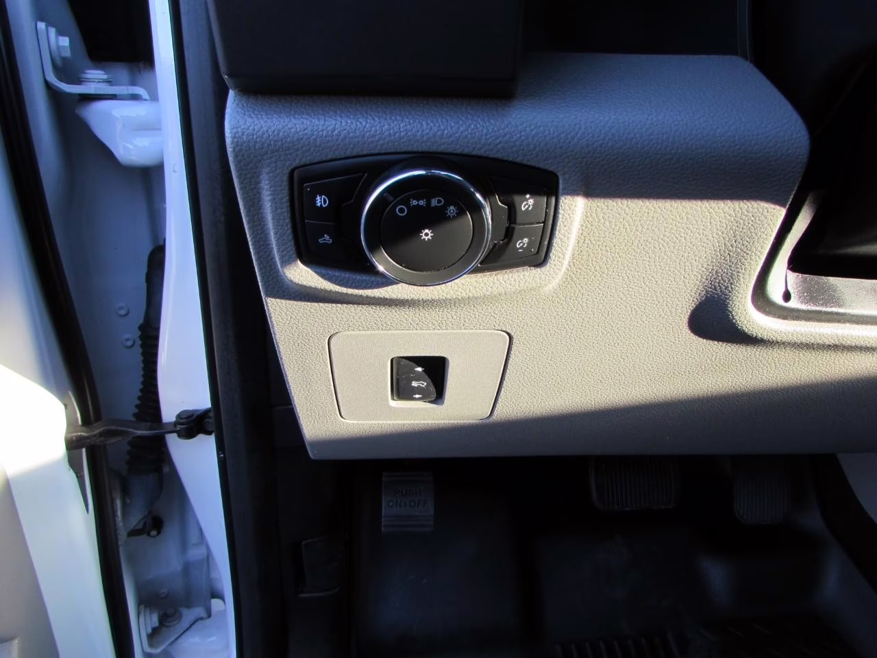 2016 White Platinum Metallic Tri-Coat Ford F-150 XLT 4X4 Truck