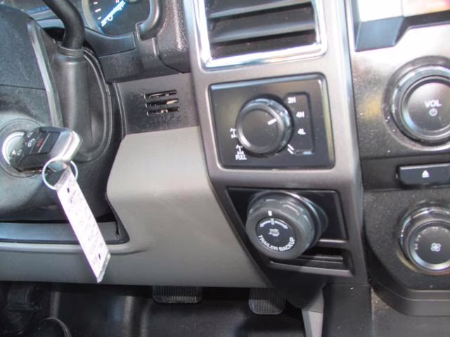 2016 White Platinum Metallic Tri-Coat Ford F-150 XLT 4X4 Truck