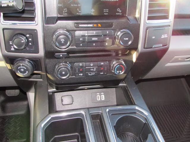 2016 White Platinum Metallic Tri-Coat Ford F-150 XLT 4X4 Truck