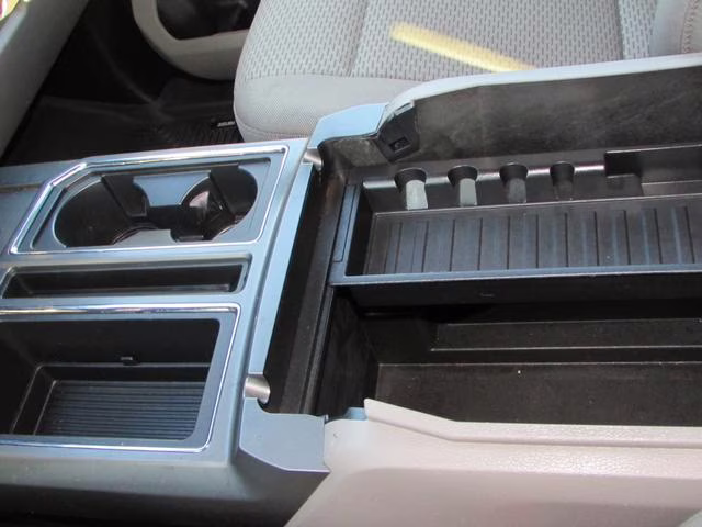 2016 White Platinum Metallic Tri-Coat Ford F-150 XLT 4X4 Truck