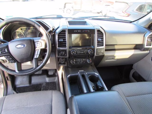 2016 White Platinum Metallic Tri-Coat Ford F-150 XLT 4X4 Truck