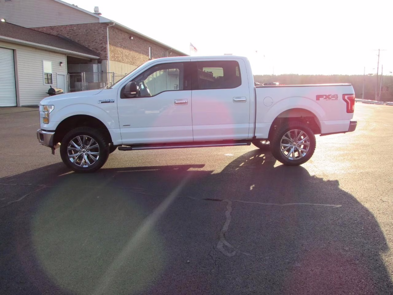 2016 White Platinum Metallic Tri-Coat Ford F-150 XLT 4X4 Truck