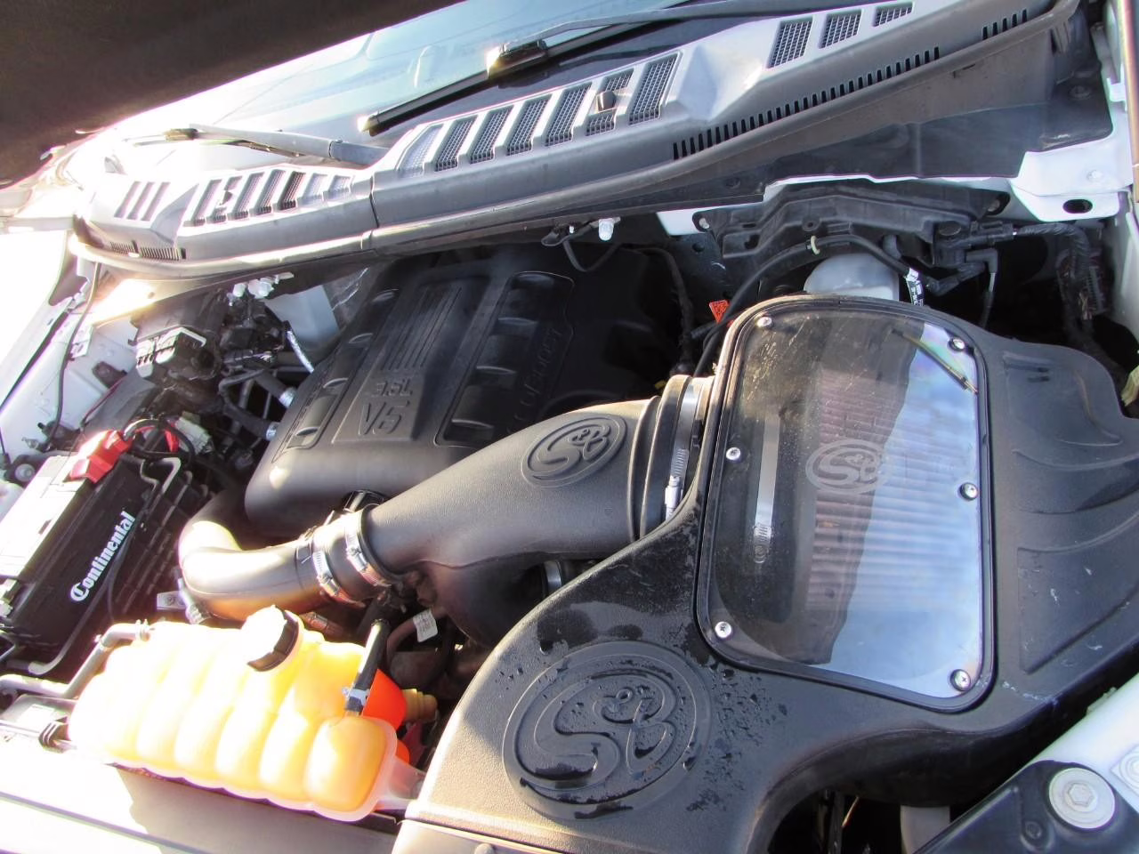 2016 White Platinum Metallic Tri-Coat Ford F-150 XLT 4X4 Truck