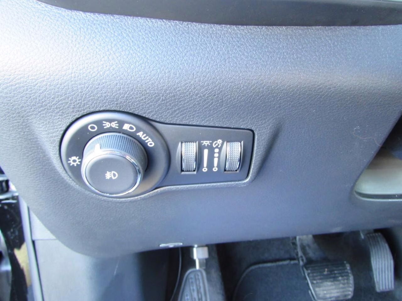 2026 Diamond Black Crystal Pearlcoat Jeep Compass Latitude 4X4 SUV