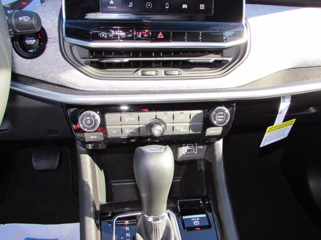 2026 Diamond Black Crystal Pearlcoat Jeep Compass Latitude 4X4 SUV