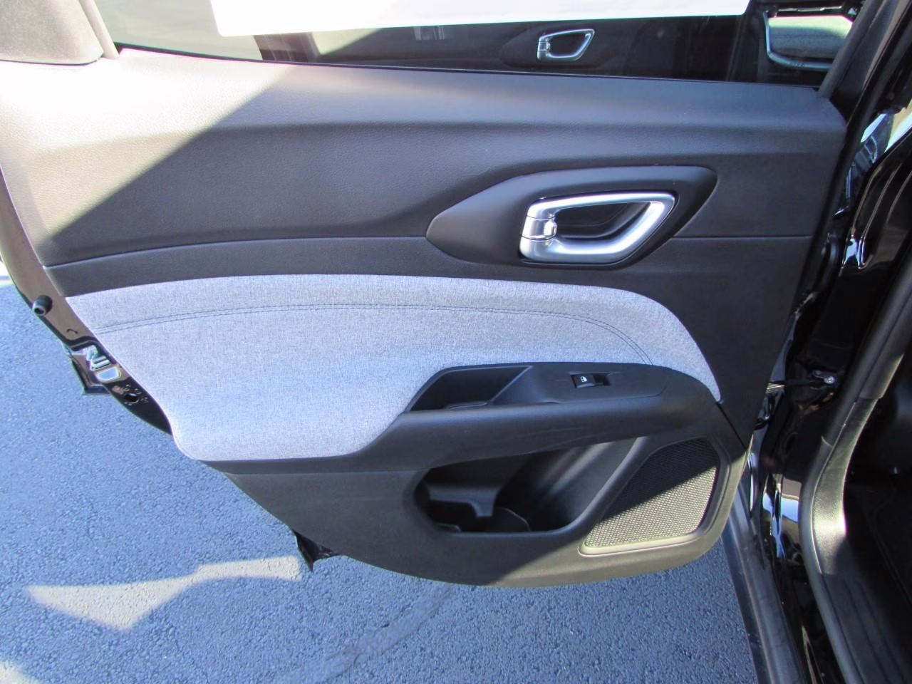 2026 Diamond Black Crystal Pearlcoat Jeep Compass Latitude 4X4 SUV