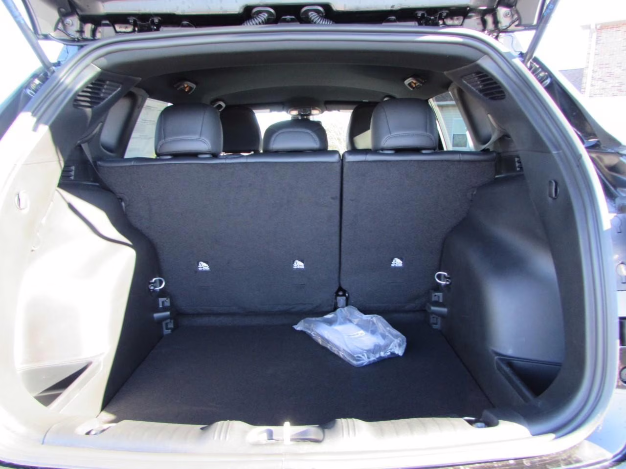 2026 Diamond Black Crystal Pearlcoat Jeep Compass Latitude 4X4 SUV