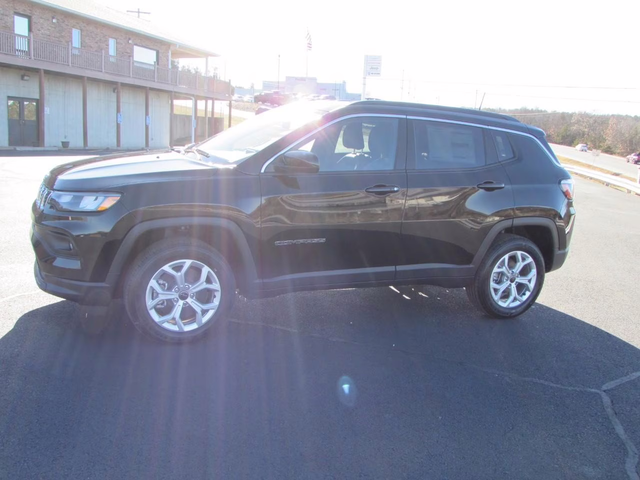 2026 Diamond Black Crystal Pearlcoat Jeep Compass Latitude 4X4 SUV