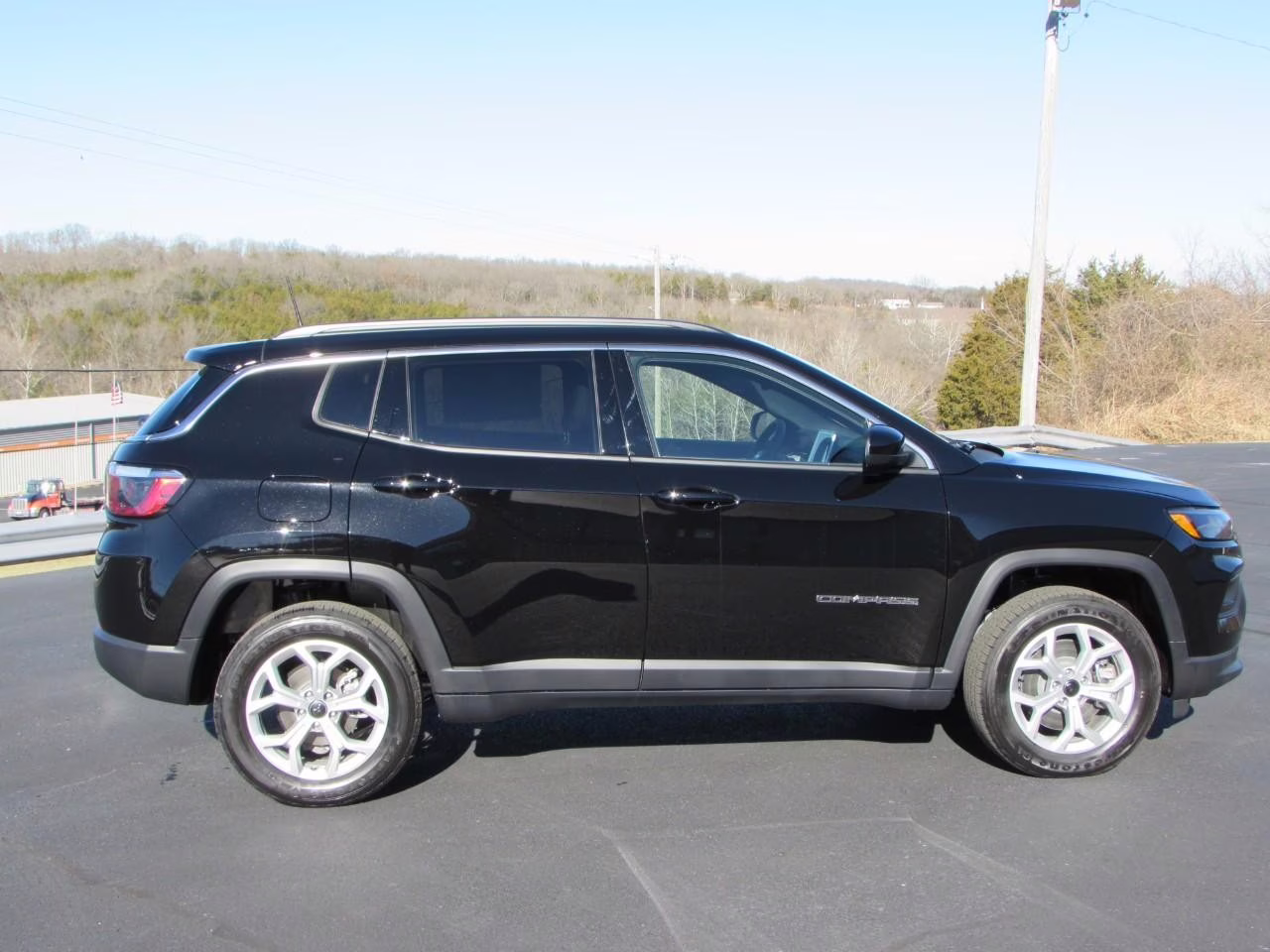 2026 Diamond Black Crystal Pearlcoat Jeep Compass Latitude 4X4 SUV